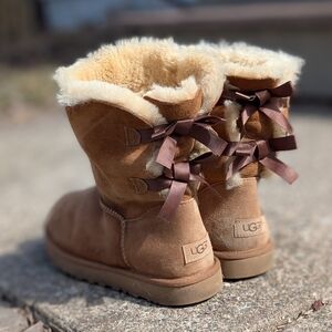 UGG Bailey Bow II Women's Suede Boots Water-Repellent Size 11 Chestnut Brown